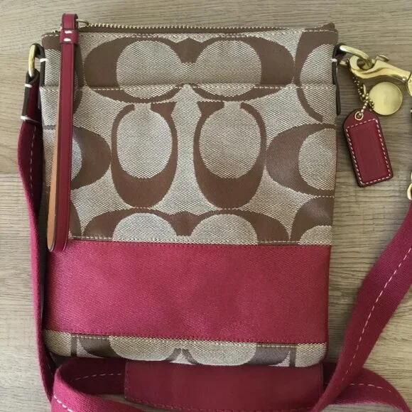 Coach Signature Shoulder Crossbody Bag Cranberry Stripe, Trim, Strap 2 Hangtags - Picture 6 of 8